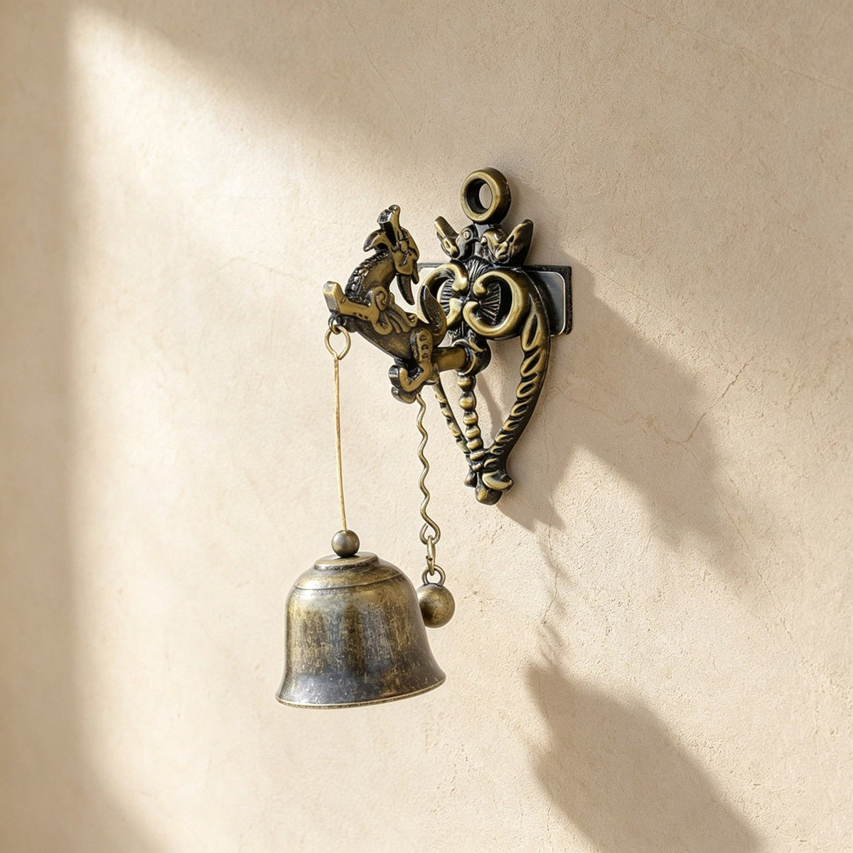 🔔 Vintage Hummingbird Doorbell – Antique Brass Hanging Bell for Home & Garden