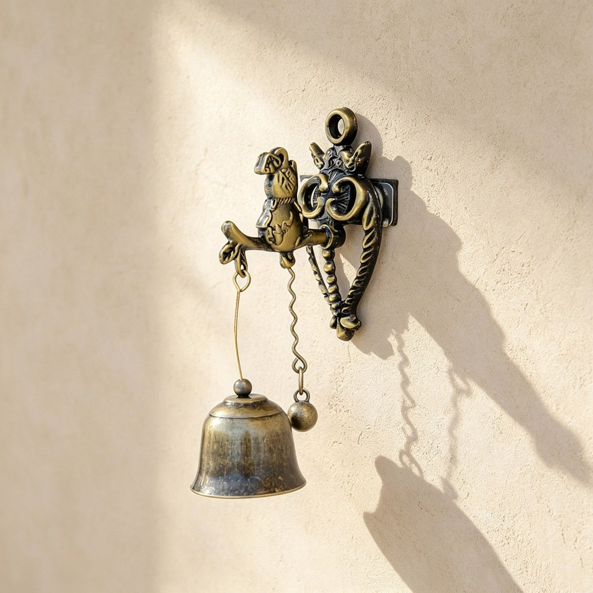 🔔 Vintage Hummingbird Doorbell – Antique Brass Hanging Bell for Home & Garden