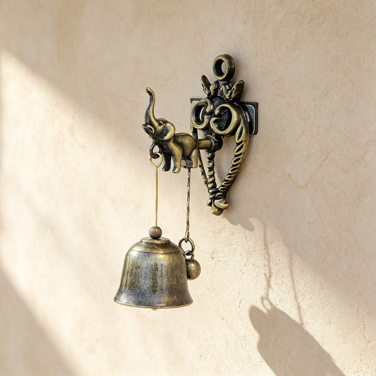 🔔 Vintage Hummingbird Doorbell – Antique Brass Hanging Bell for Home & Garden