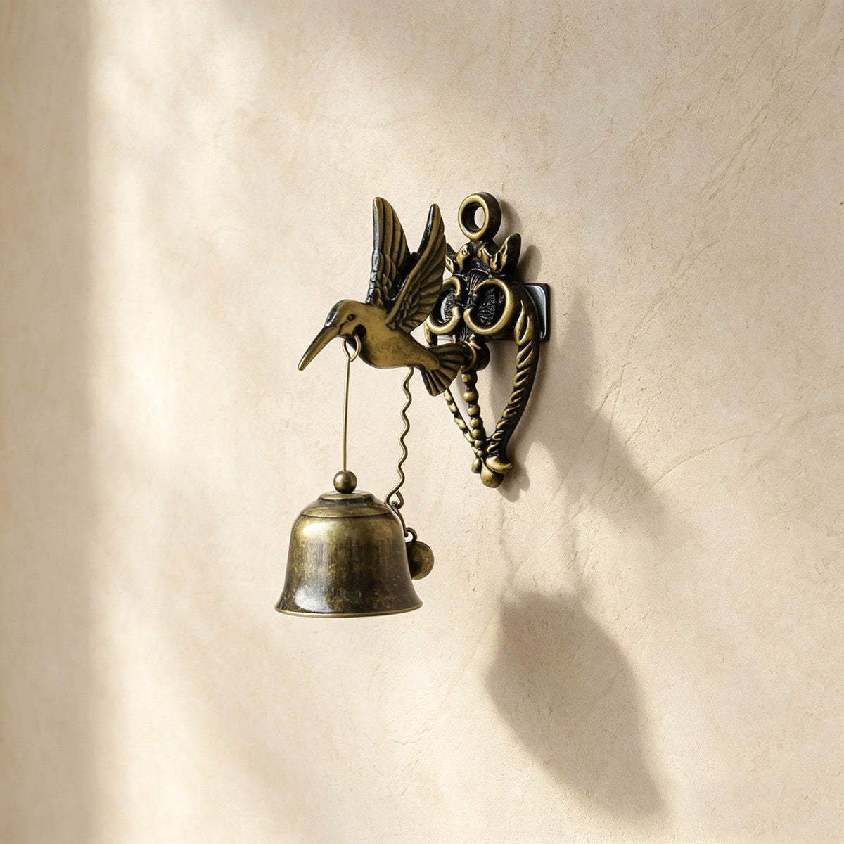 🔔 Vintage Hummingbird Doorbell – Antique Brass Hanging Bell for Home & Garden