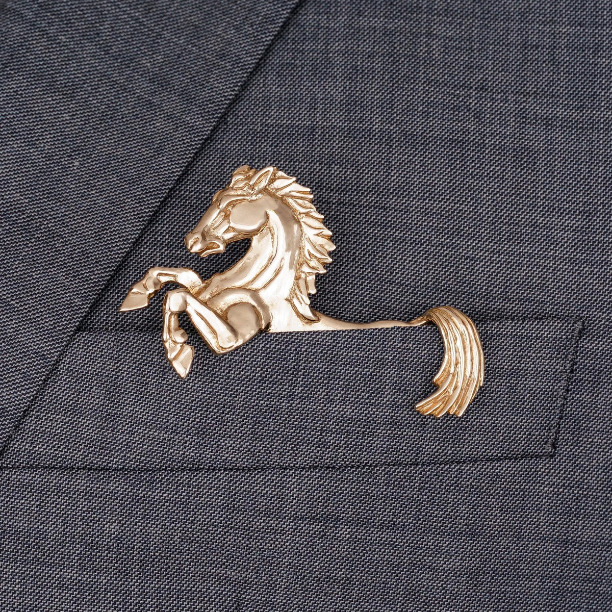 🐊✨ Luxury Sculpted Animal Brooch – Premium Statement Piece for Suits & Blazers