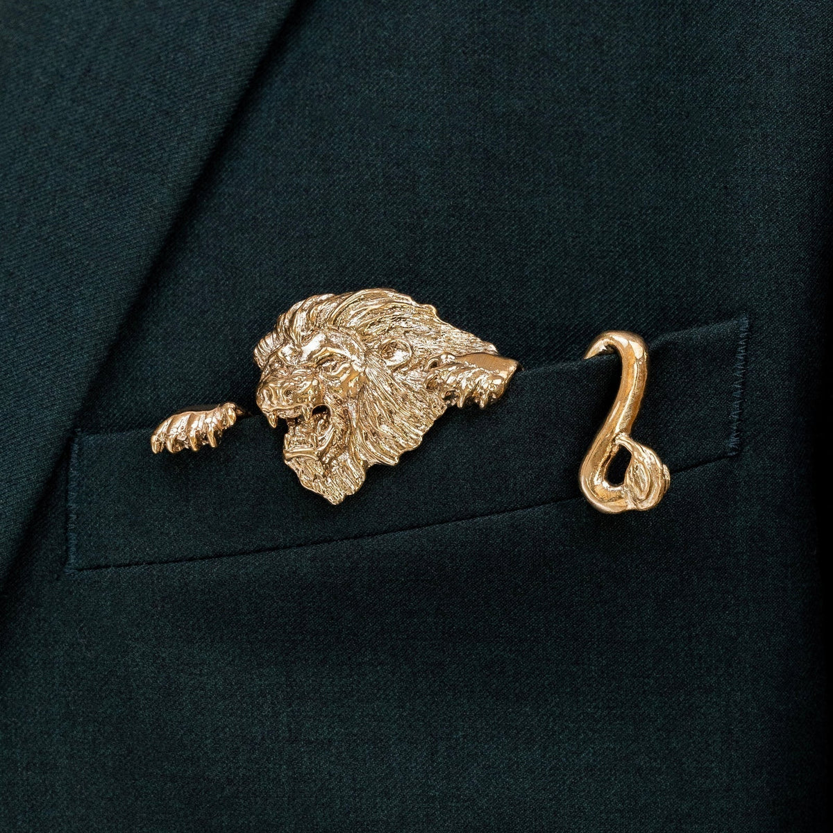 🐊✨ Luxury Sculpted Animal Brooch – Premium Statement Piece for Suits & Blazers