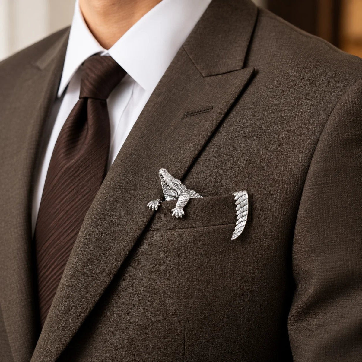 🐊✨ Luxury Sculpted Animal Brooch – Premium Statement Piece for Suits & Blazers