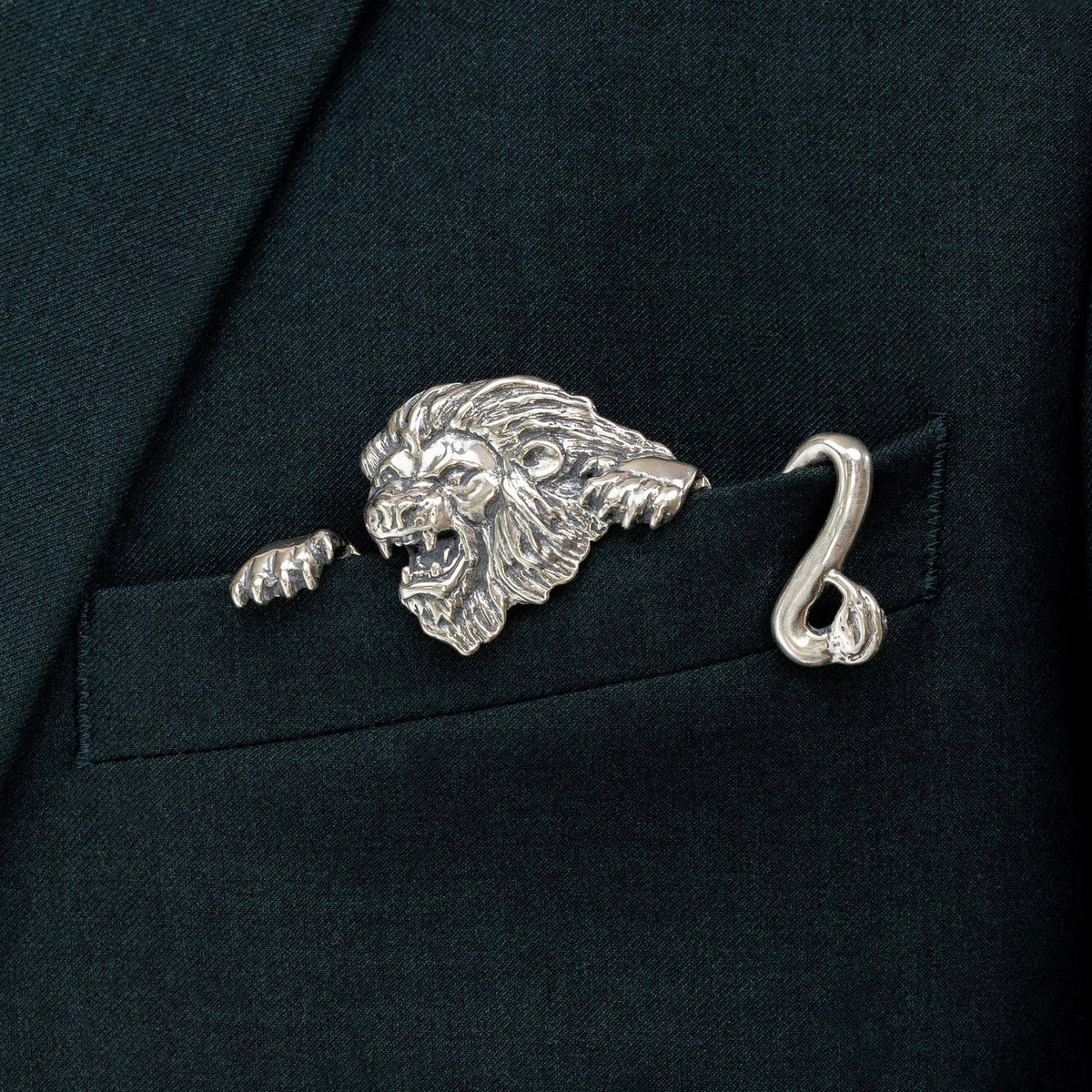 🐊✨ Luxury Sculpted Animal Brooch – Premium Statement Piece for Suits & Blazers