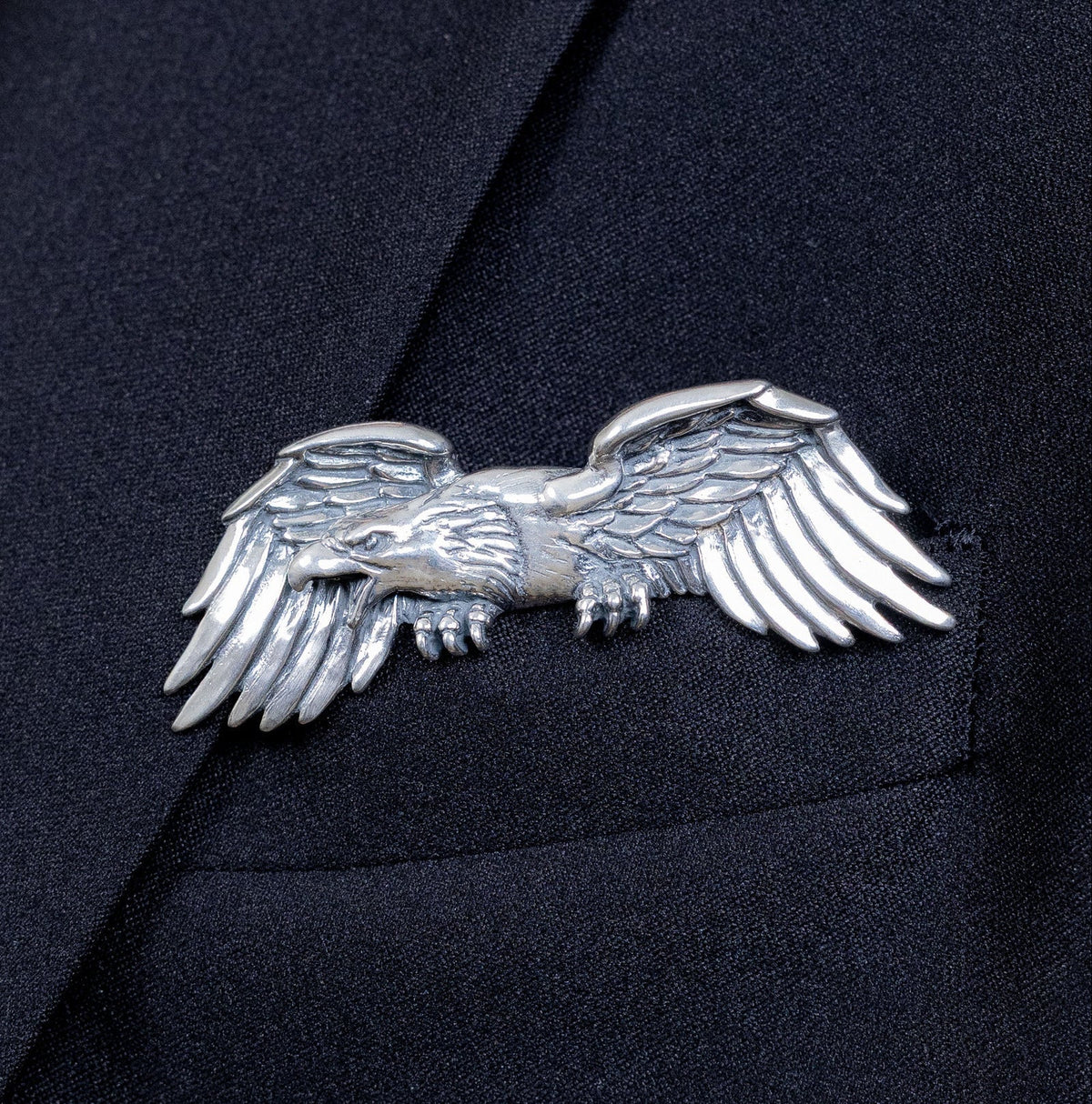 🐊✨ Luxury Sculpted Animal Brooch – Premium Statement Piece for Suits & Blazers